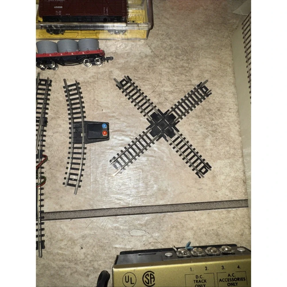 N scale model train lot Of 15 Cars 54pcs Of Track Transformer Atlas Bachmann EUC